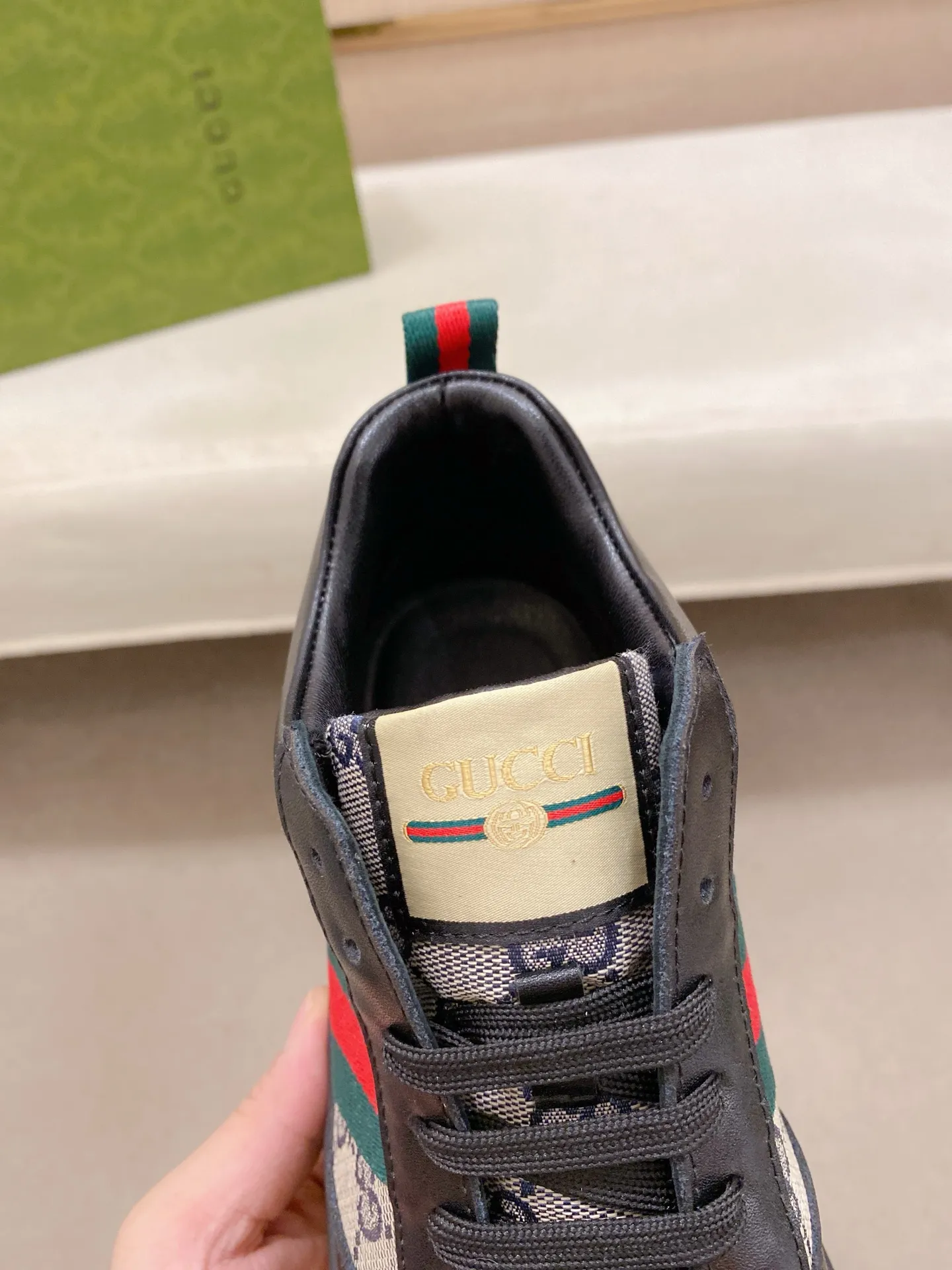Men's shoes 💰 440 💰 High-quality new high-top GUCCI counters are on the market at the same time. The new men's shoes, 😘fabrics are selected imported cowhide, lining: sheepskin lining. 👍🏿 High-end ☄️ air-cushion molded anti-slip rubber outsole, exquisite lines, simple and elegant, comfortable and high-end for leisure travel. Code number: 38 to 44 (45 can be customized and cannot be returned or exchanged)